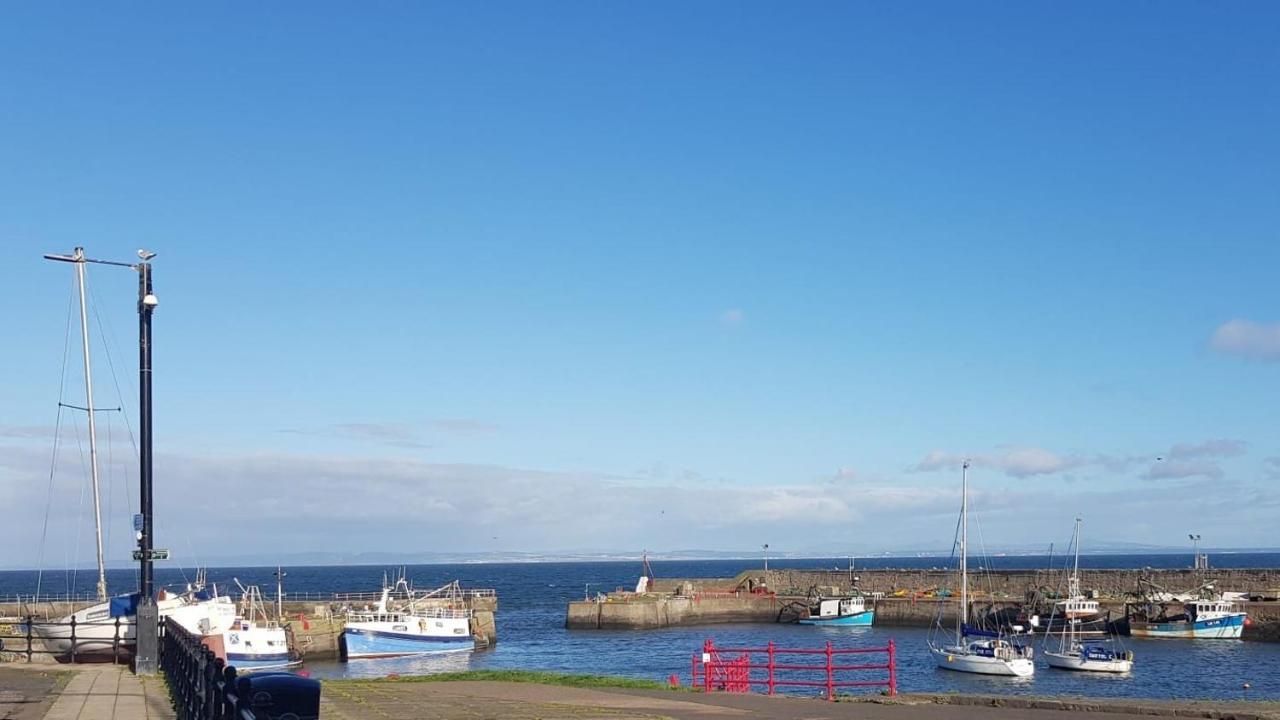 Sea Views, Fabulous Modern Holiday home